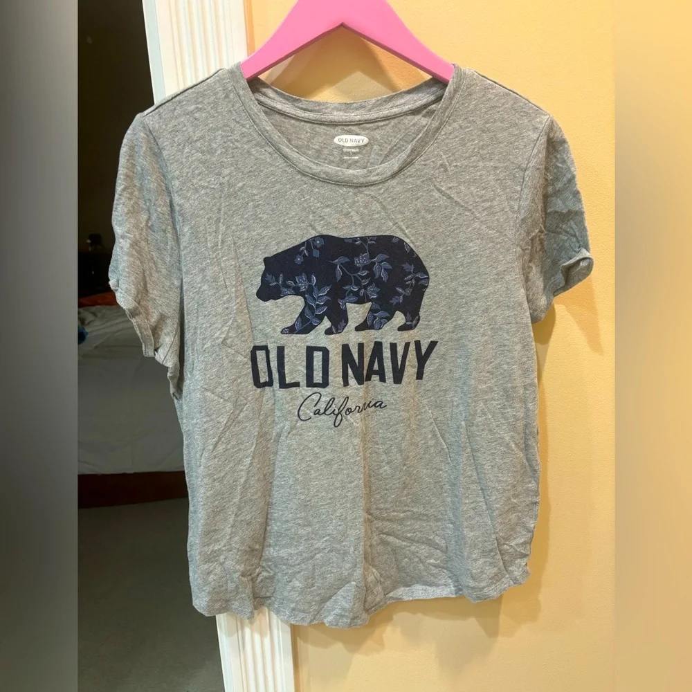 Old Navy Gray T-shirt - Picture 1 of 3